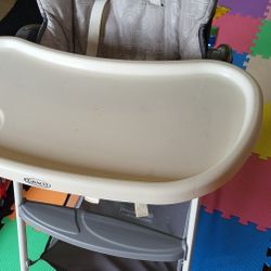 Graco Slim  High Chair


