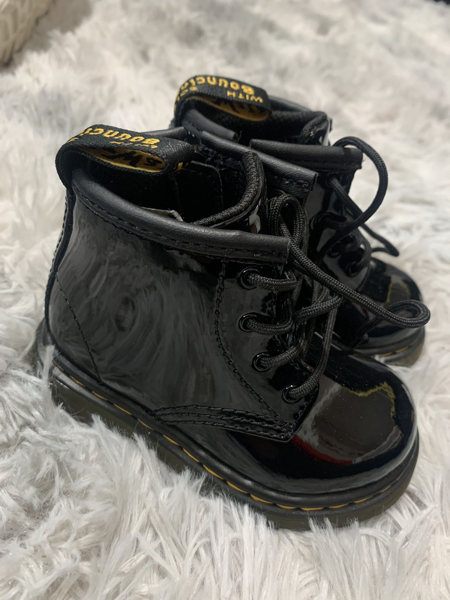 DRMARTENS LEATHER LACE UP BOOTS