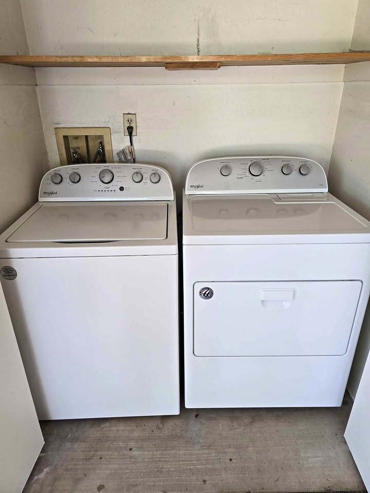 Whirlpool Washer And Dryer Set (electric)