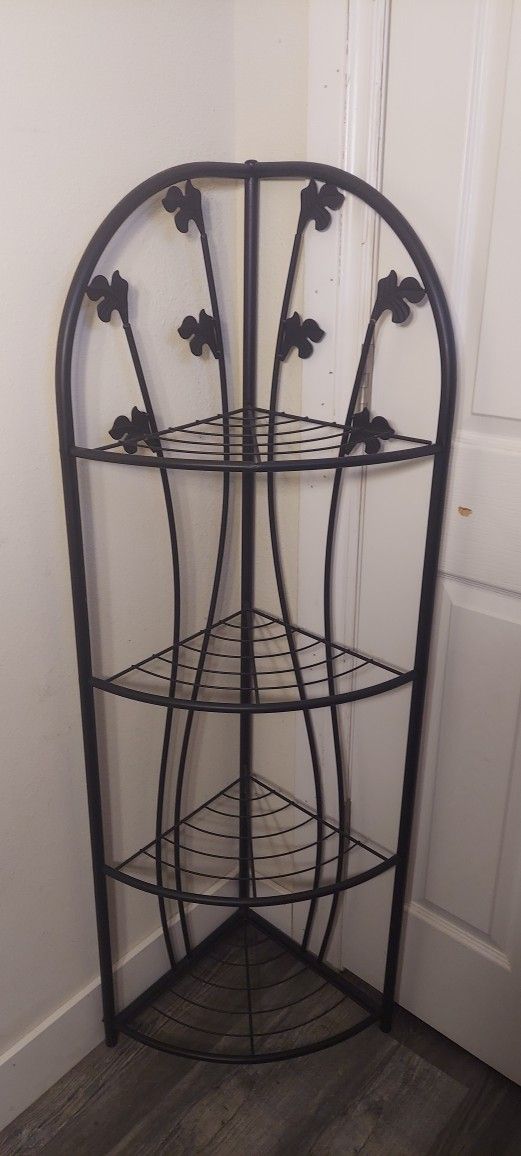 53" Tall Black Metal Corner Shelf for Sale in WA OfferUp