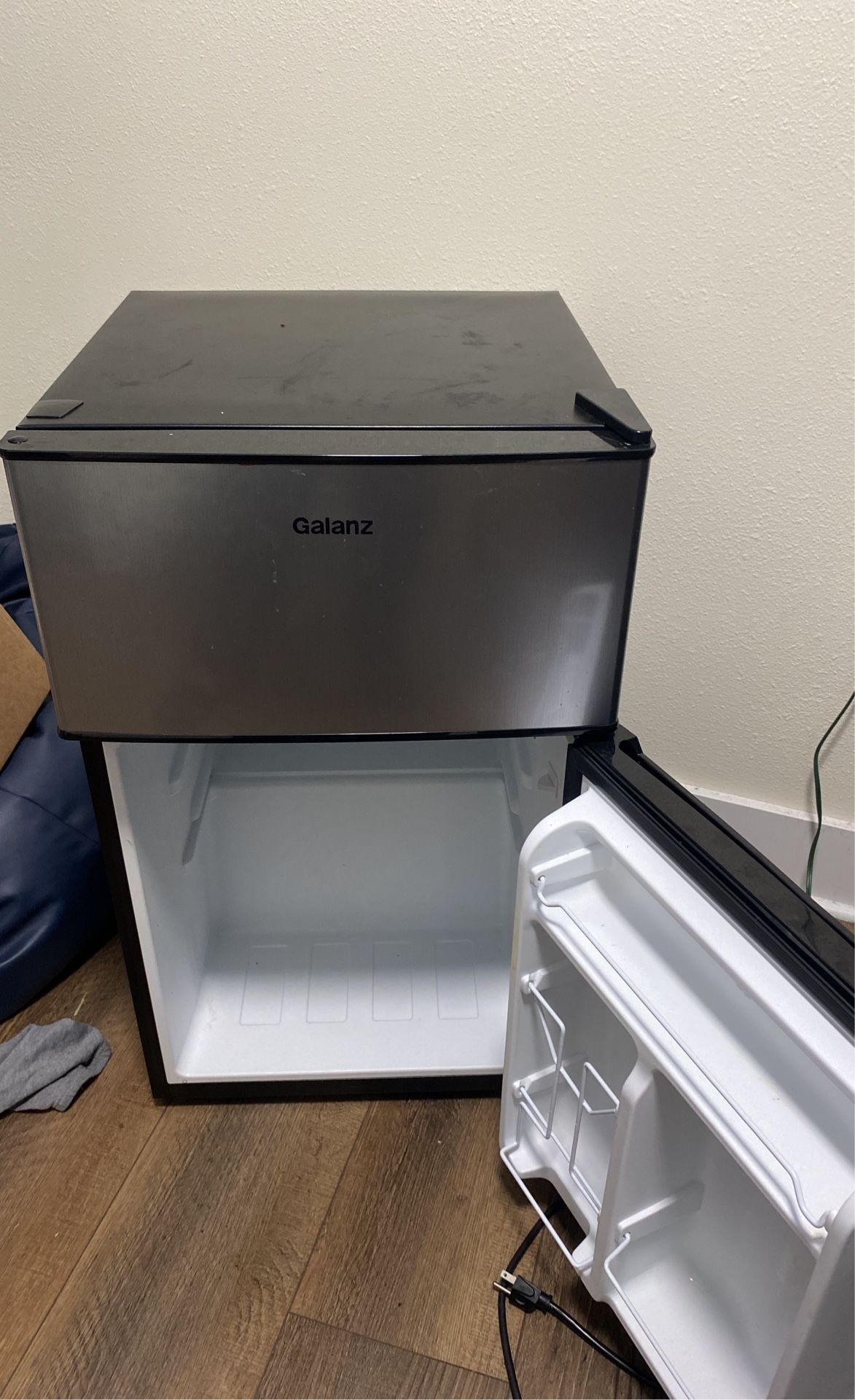 Galanz Mini Fridge/freezer