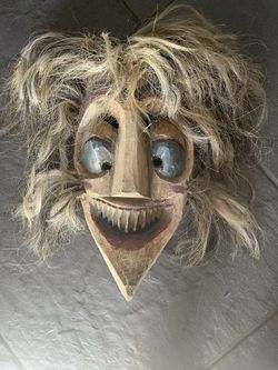 Hand-Carved Wooden Folk Art Mask – Vintage / Wall Decor