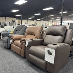 Recliner Chair. 🚚WE DELIVER🚚