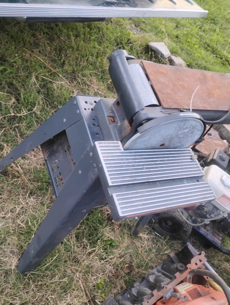Belt Sander / Disc Sander Comb It Has Wear And Tear But Still Works Great