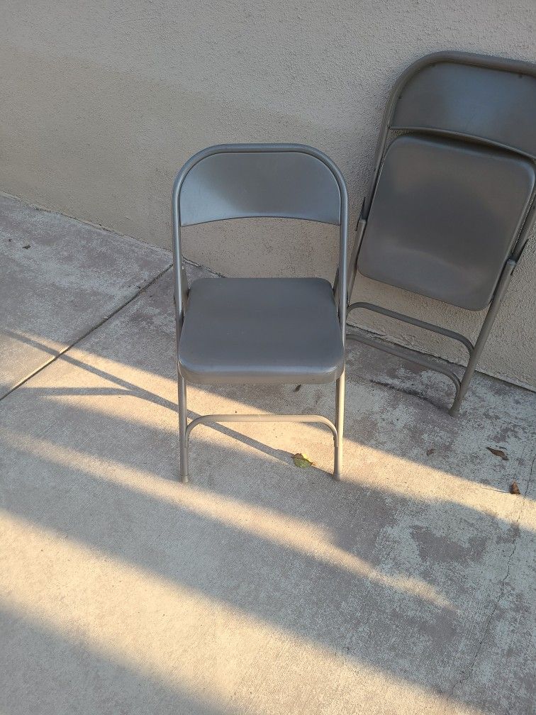 30 Metal Folding Chairs