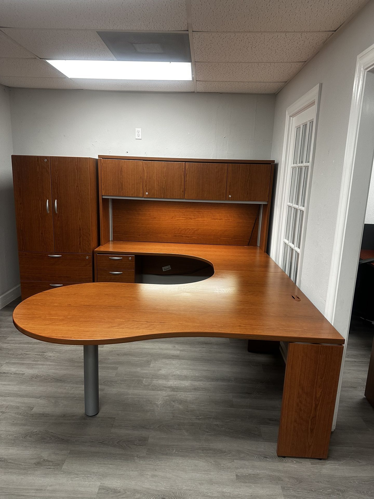 OFFICE/HOME DESK U-SHAPE DESK WITH HUTCH AND COMBO CABINET FILE