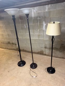 (3) Lamps working no issues asking for $60 pick up in Elizabeth NJ