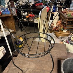 Chair black metal plant stand sturdy 1116 airport dr or rosedale close to Home Depot 20h x 10 wide 