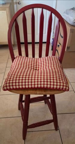 2 bar stools
