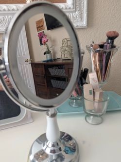 Make-up mirror