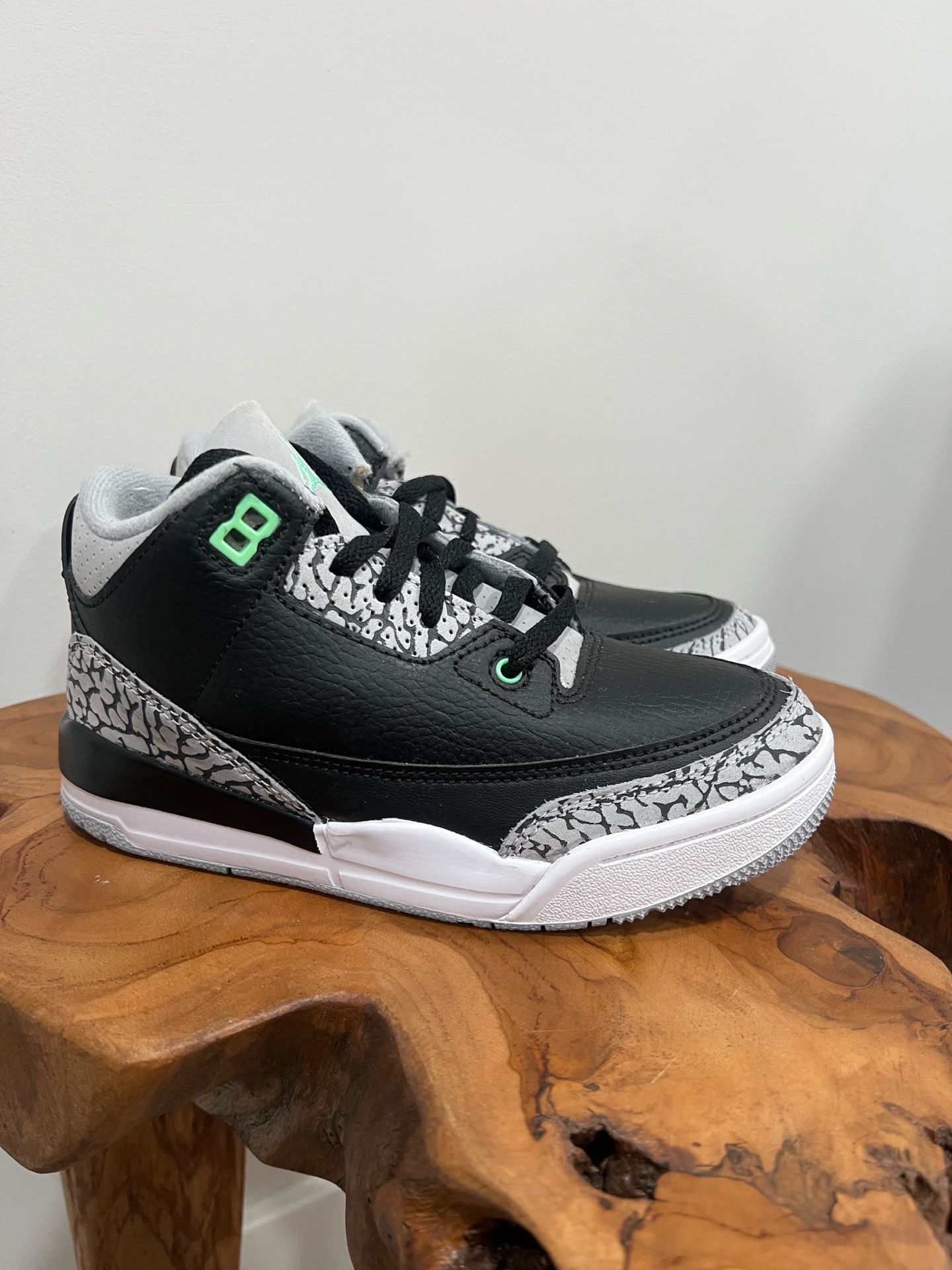 Air Jordan 3 Retro Green Glow Kids Size 13 C DM0966-031