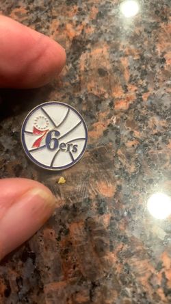 Rare 1970s 76ers pin