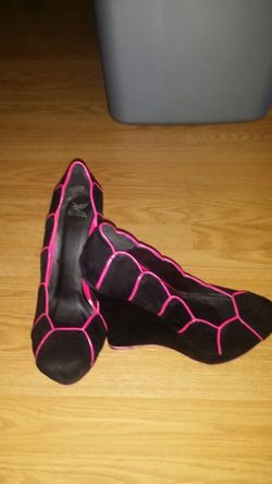 Black sheik wedges...size 9...great condition!