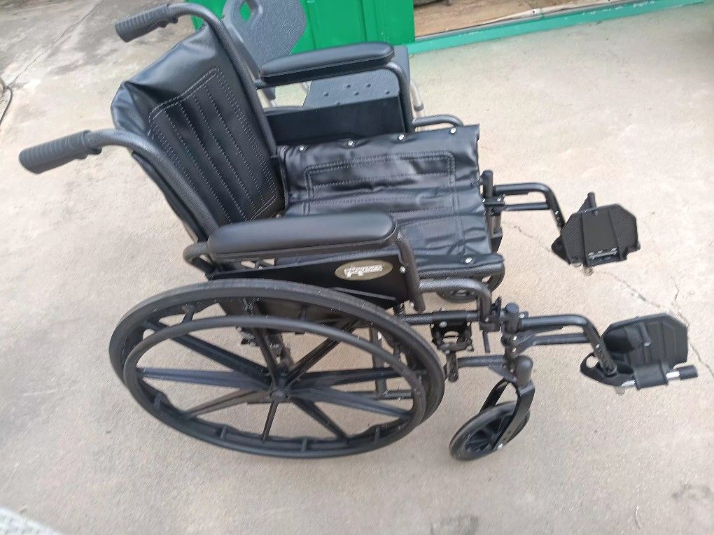 Silla de ruedas Y Accesorios Para Persona de Edad Avanzada, Prácticamente Nuevos.