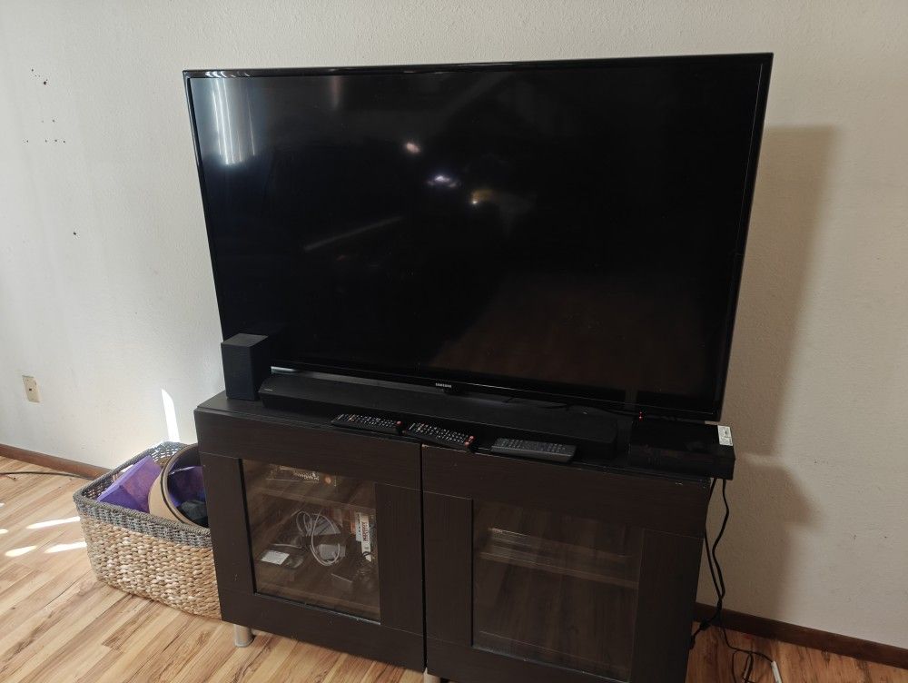 40" Samsung Flat Screen TV