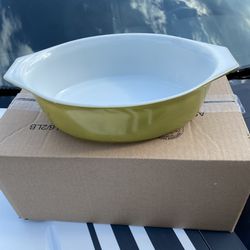 Vintage Pyrex Dish 