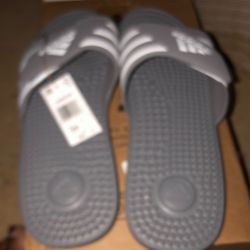 Adidas Adissage US Men Size ‘17’