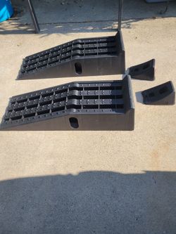 Portable vehicle ramps and chocks