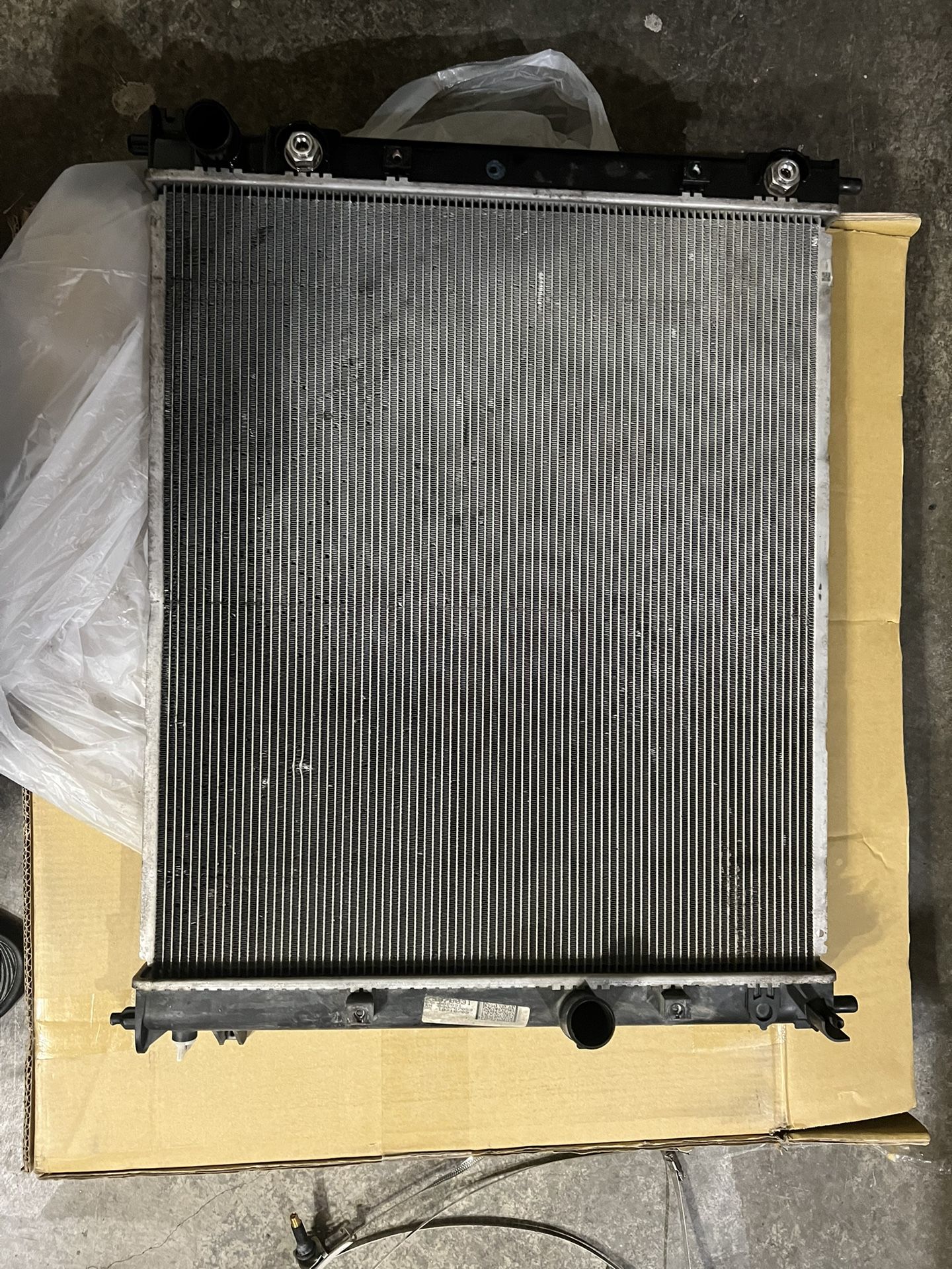 2008-2013 CADILLAC CTS 3.6L V6 ENGINE COOLING RADIATOR OEM