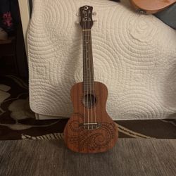 Luna Ukelele Great Condition Comes With Case 