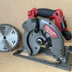 Milwaukee M18 FUEL 18V Lithium-Ion Brushless Cordless 7-1/4 in. Circular Saw (Tool-Only) Model 2731-20