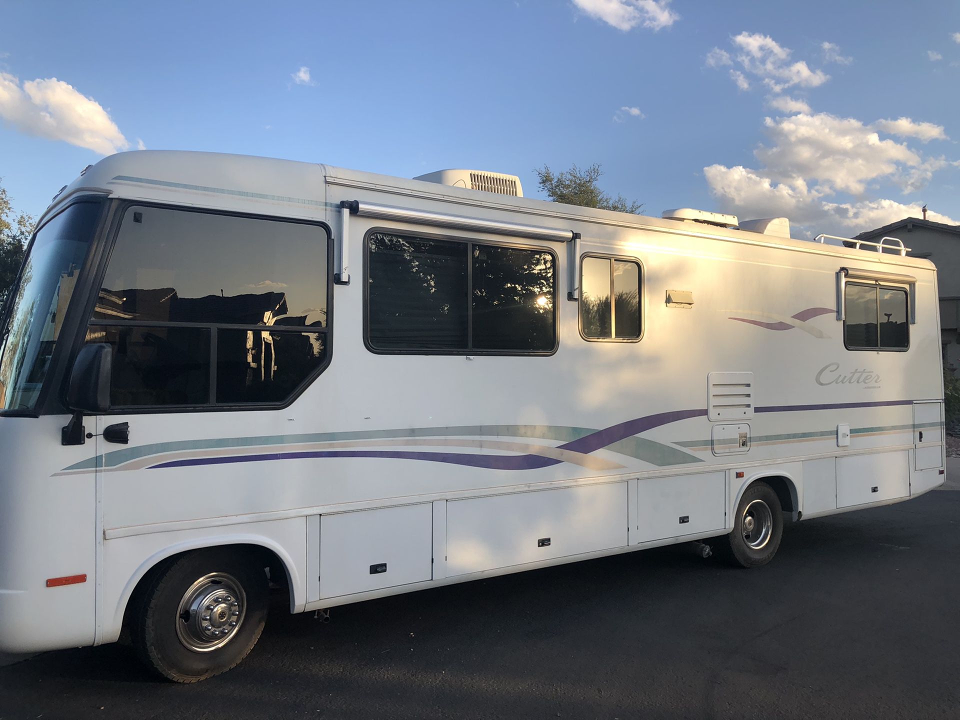 1997 Airstream Cutter 30’ class A Motorhome on Ford chassis with 7.6L gas engine