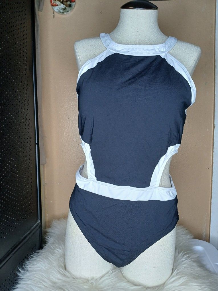 Black And White Bathimg Suit Holipick