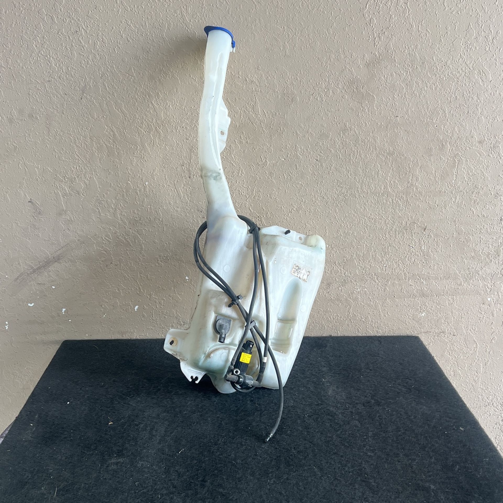 15-22 Ford Edge Windshield Wind Shield Bottle Resevoir 2015 2016 2017 2018 2019 2020 2021 2022 