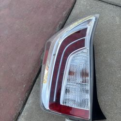 LEFT TAIL LIGHT FOR 2012-2015 TOYOTA PRIUS 3ERA GENERACIÓN 1.8 OEM.