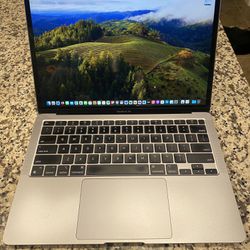 Apple Mabook Air 13.6” M1 in Great Condition Loaded