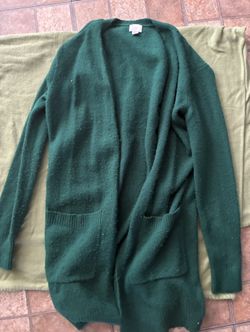 Green cardigan with pockets