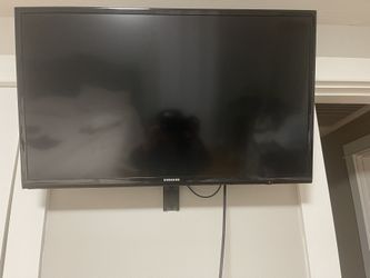 32inch Tv with wall mount