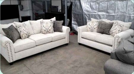 Beautiful 2 pc cream  sofa love seat with nailheads (New)