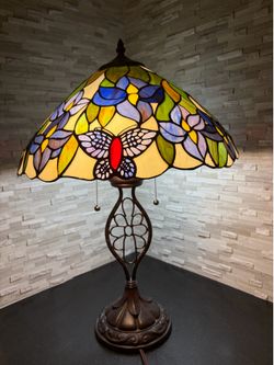 Tiffany style table lamp