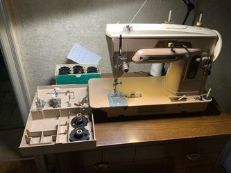 Excellent conditions and cosmetics Singer 403 sewing machine