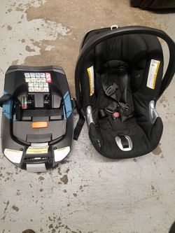 Cybex Aton Q Plus car seat