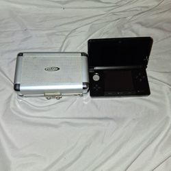 Nintendo 3DS with Metal Case