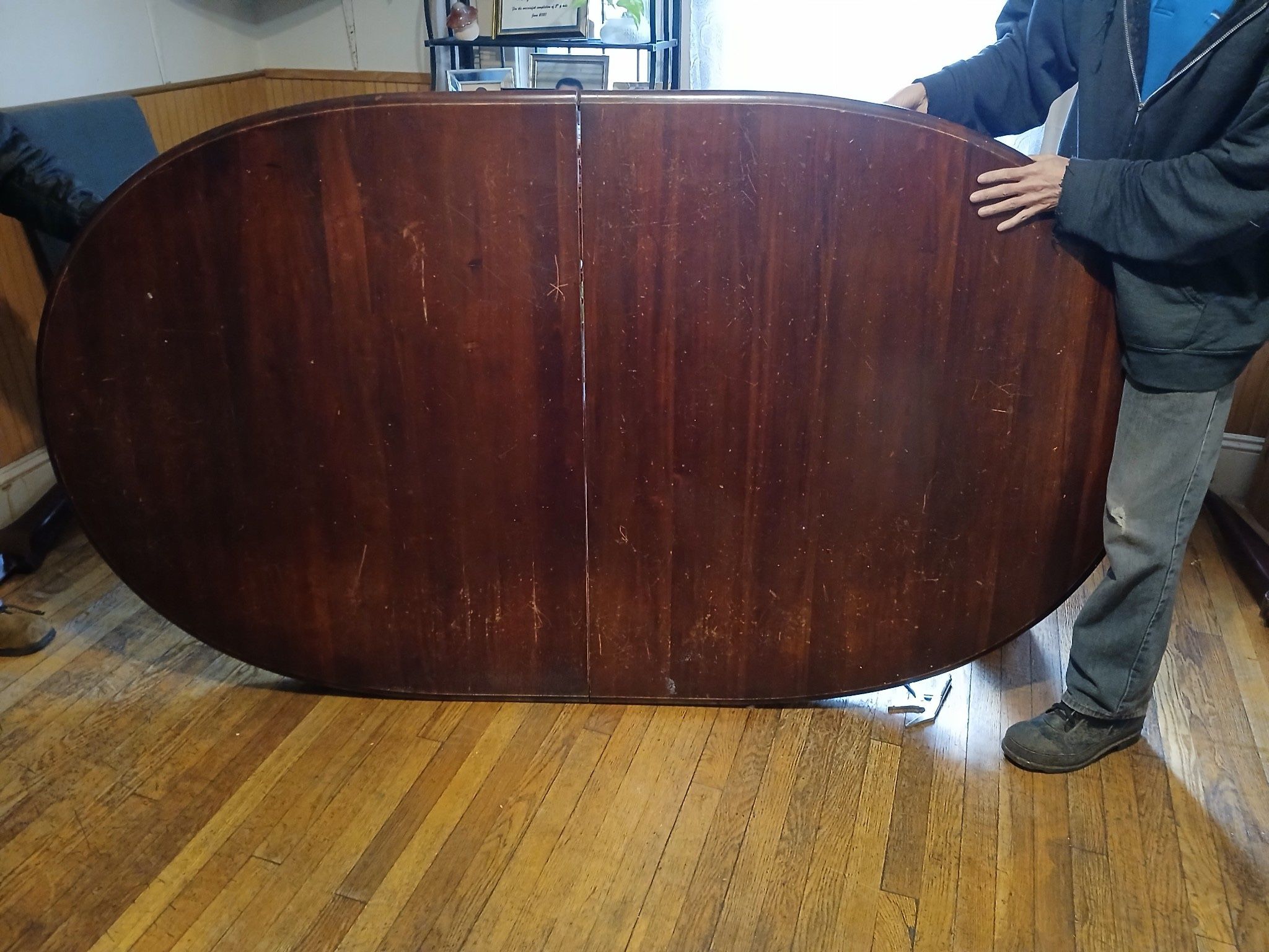 Mahagoni Table With Chairs