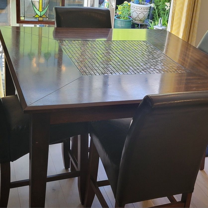 Dining Table And Counter Chairs 
