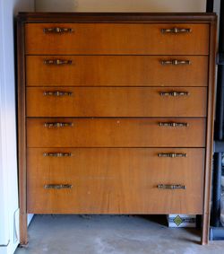 Vintage 5-Drawer Wood Dresser