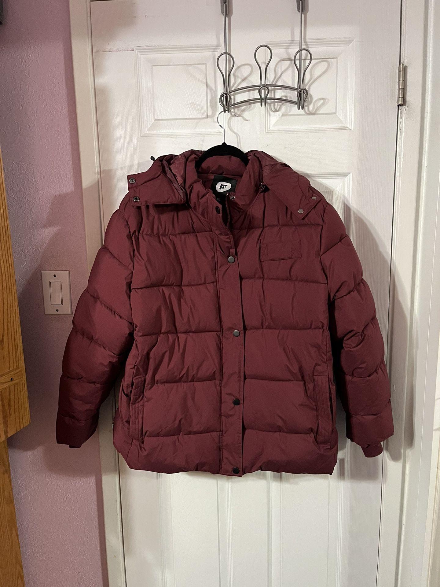 Women’s Size 3X Winter Coats Wine Red Color Women's Winter Jackets Parka Jacket Puffer Coat.  Preowned excellent condition.  