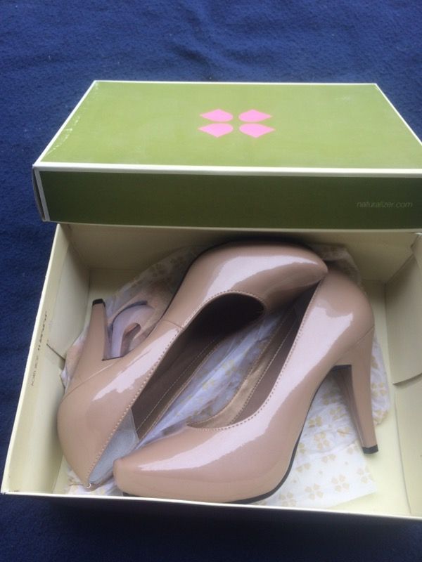 Size 8.5 Naturalizer shoes