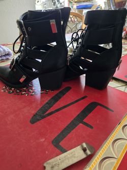BEAUTIFUL BOOT/SANDALS 6.5