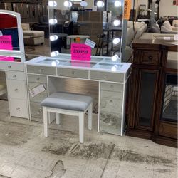 Margret Vanity Set With Stool And USB Outlet 