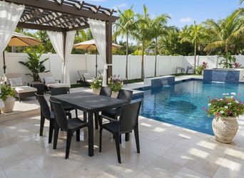 Outdoor patio furniture set