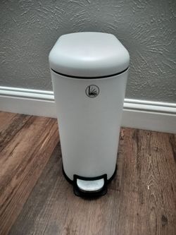 2.5 gallon trash can