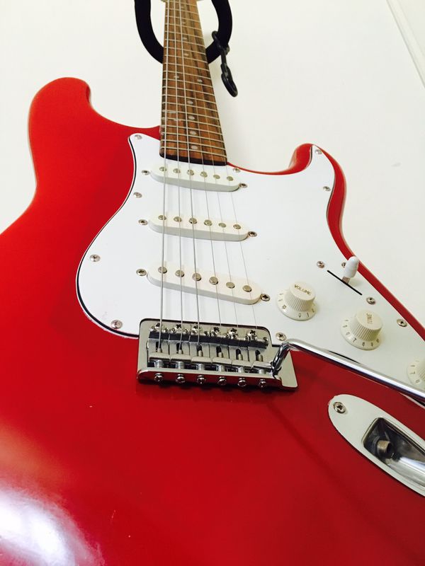 Stratocaster Electric Guitar with whammy bar in good