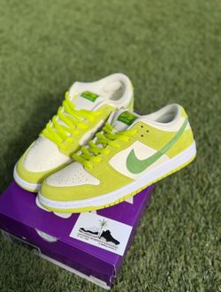 Nike Dunk Low SB Green Apple Size 10
