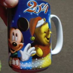 2004 Disney exclusive store only Mickey,Pooh,plus more like new