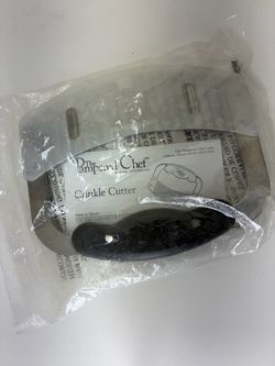 New The Pampered Chef Crinkle Cutter